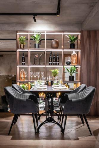 a dining room with a table and chairs at Thomas Albert Hotel in Chişinău