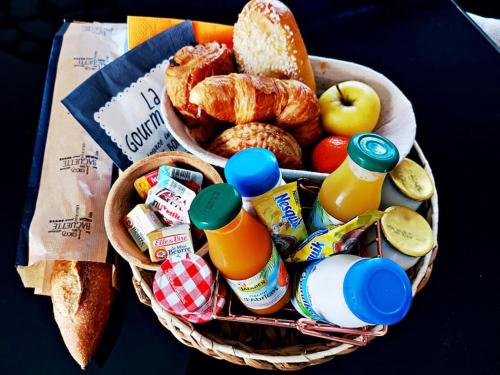 Φαγητό σε αυτό το διαμέρισμα ή κάπου εκεί κοντά