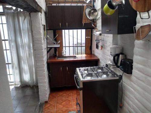 Una cocina o kitchenette en Mendoza casa para turistas