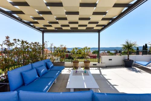 Gallery image of Villa Azzuro with jacuzzi and pool in Sveti Filip i Jakov