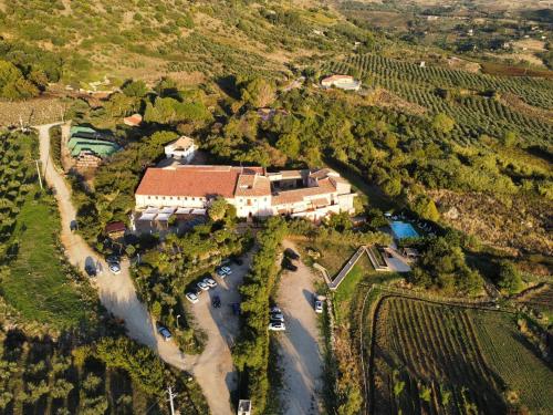 an aerial view of a house in a vineyard at Agriturismo Masseria La Chiusa in San Giuseppe Jato