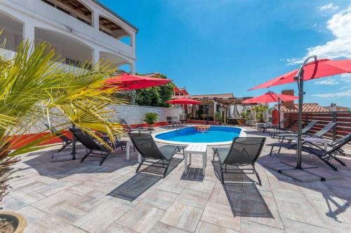 XXXL Villa Ancora with heated pool