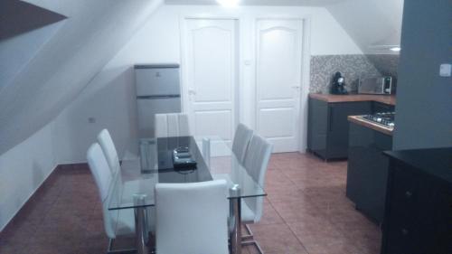 Cuisine ou kitchenette dans l'établissement Solid Apartmans