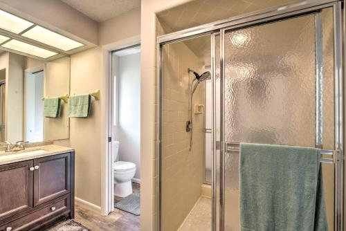 een badkamer met een douche en een glazen deur bij Stunning Homosassa Getaway with Private Pool! in Homosassa