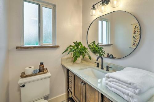 Φωτογραφία από το άλμπουμ του Farmhouse with Private Hot Tub Less Than 1 Mile to Birch Bay σε Blaine