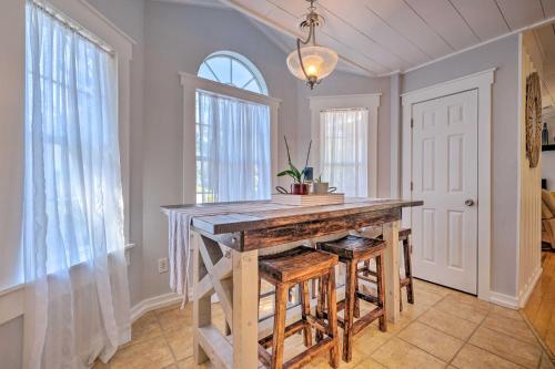 Gambar di galeri bagi Peaceful Wilmington Home Near Beach and Downtown! di Carolina Beach