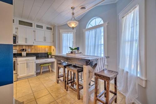 Dapur atau dapur kecil di Peaceful Wilmington Home Near Beach and Downtown!