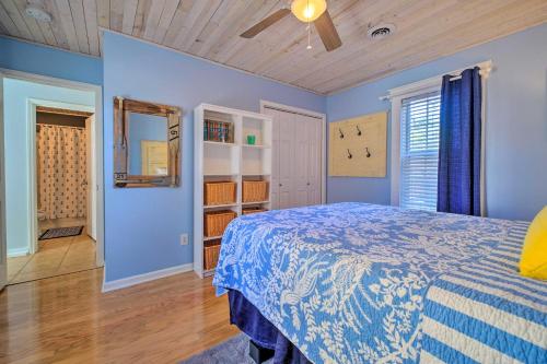 Katil atau katil-katil dalam bilik di Peaceful Wilmington Home Near Beach and Downtown!