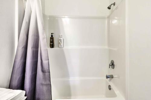 a bathroom with a shower with a shower curtain at Modern Townhome - 8 Mi to Thanksgiving Point! in American Fork