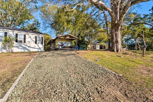 a dirt road leading to a house with a tree at Lovely Toledo Bend Studio with Scenic Views! in Many