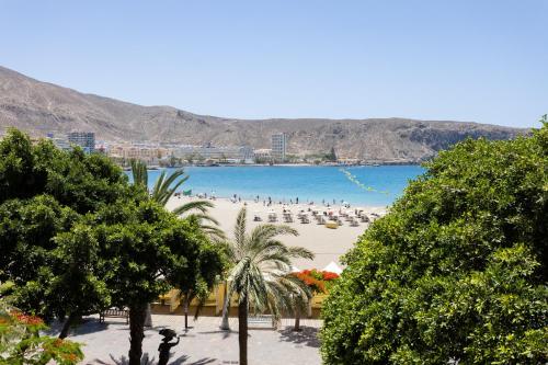 Seafront studio with beach view in the center of Los Cristianos