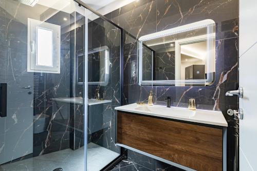 a bathroom with a sink and a shower at Prezioso suites & rooms in Lecce