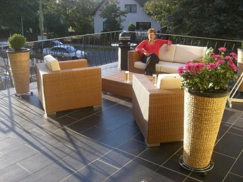 Un lugar para sentarse en Wellness & Ayurveda Hotel Am Eichenberg