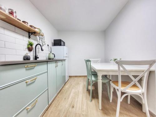 a kitchen with a table and a table and chairs at בית בלב הגולן in Qasrîne
