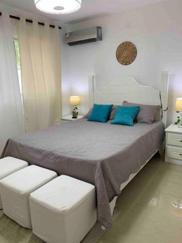 Una cama o camas en una habitación de Juan Dolio apart1 hab