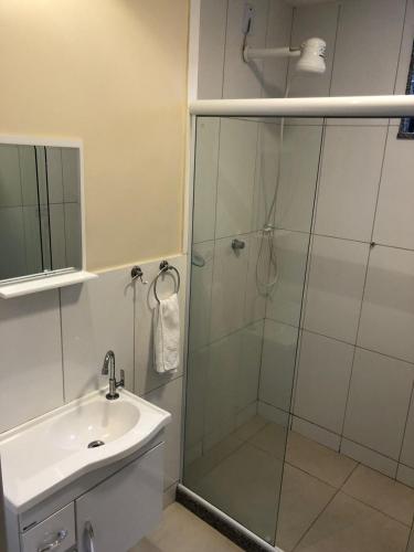 Bilik mandi di Pousada HD