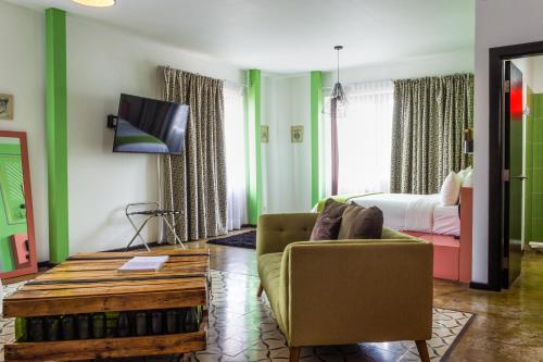 a living room with a couch and a bed at Tantalo Hotel - Kitchen - Roofbar in Panama City