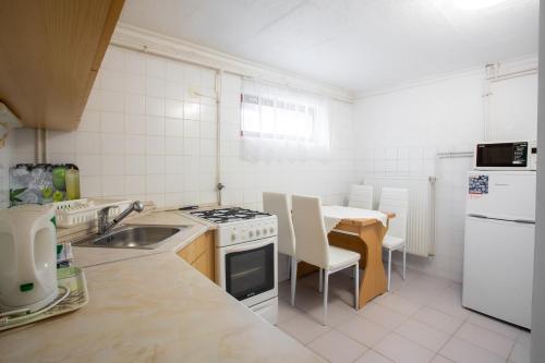 Η κουζίνα ή μικρή κουζίνα στο Visegrád Vendégház-Apartman