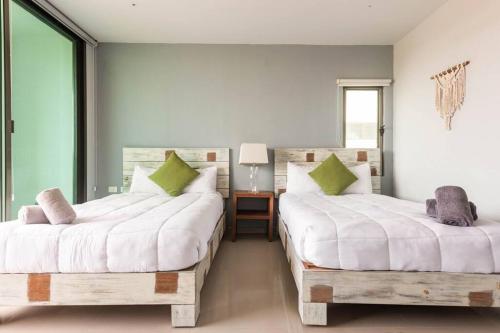 Katil atau katil-katil dalam bilik di Peaceful & beautiful 3 min walking to the beach