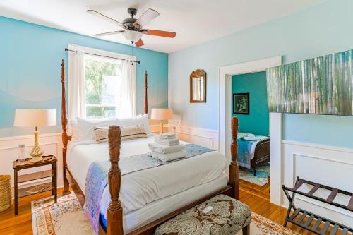 a bedroom with a bed and a ceiling fan at The Estate at Mt Dora in Mount Dora