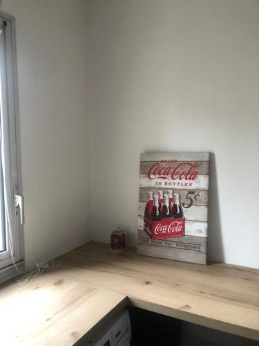 a coca cola box sitting on top of a counter at Joli studio centre-ville Draguignan in Draguignan