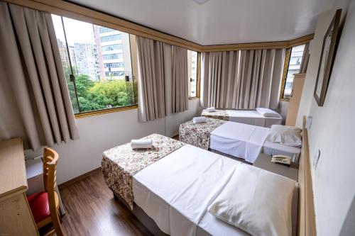 Dan Inn São Paulo Higienópolis by Nacional Inn - PRÓXIMO À AV PAULISTA tesisinde bir odada yatak veya yataklar