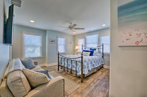 a bedroom with a bed and a couch at Wildwood Townhome with Patio 1 Block To The Beach! in Wildwood