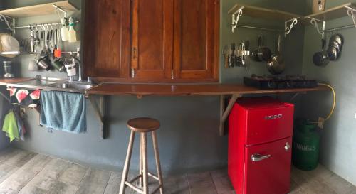 A cozinha ou cozinha compacta de la casa naranja