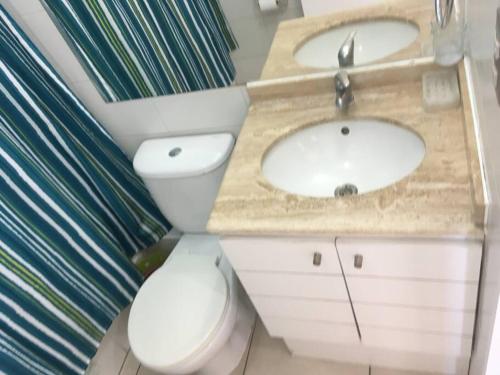 Phòng tắm tại Depto amplio y cómodo para 6 a una cuadra playa