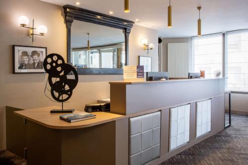 a hair salon with a mirror on the wall at Best Western Plus l'Artist Hotel in Tours