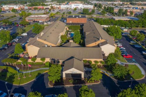 an overhead view of a building with a parking lot at Sonesta Select Chattanooga Hamilton Place in Chattanooga