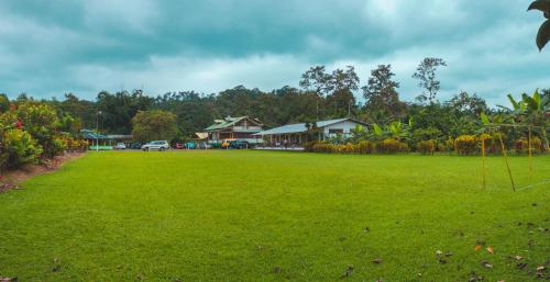 Κήπος έξω από το Puerto Quito Lodge