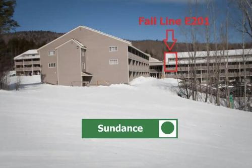Sunday River Ski In Ski Out Mountain View Condo with Hot Tub Pool and Sauna! im Winter