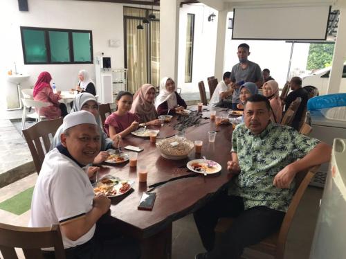 Tetamu yang menginap di Neblina House