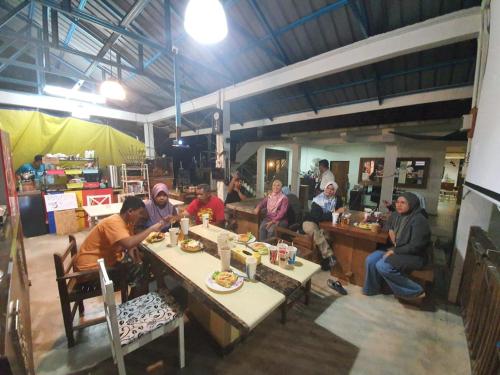 Tetamu yang menginap di Neblina House