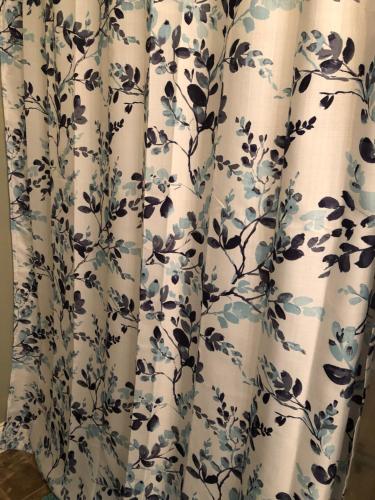 a shower curtain with a blue and white floral pattern at The Lodge Dog and Family Friendly 5 Bedrooms 13 guests 10 beds in Saint Peter