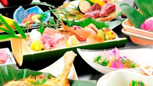 ホテルの敷地内または近くでの食事または食べ物