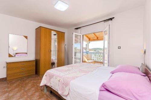 Postel nebo postele na pokoji v ubytování Apartments Jerko