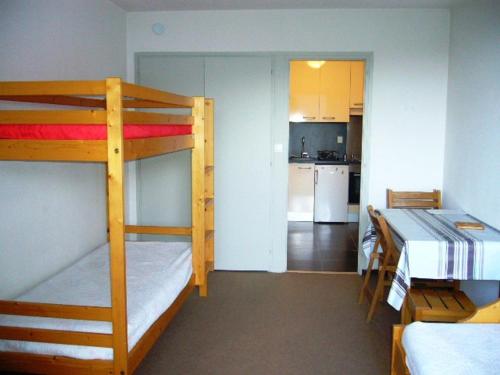 Posteľ alebo postele v izbe v ubytovaní Coquet studio 24m² au pied des pistes, 4 pers, balcon sud, proche commerces, Villard-de-Lans - FR-1-689-23