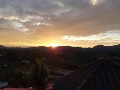a sunset from the roof of a house at ต้นค้อ สวีทโฮม in Khao Kho