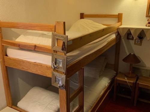 Posteľ alebo postele v izbe v ubytovaní Studio pour 6 pers, Villard-de-Lans, parking, proche centre, navette gratuite - FR-1-689-71