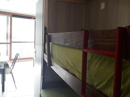 a bunk bed in a room with a window at Studio Villard-de-Lans, 1 pièce, 4 personnes - FR-1-689-90 in Villard-de-Lans
