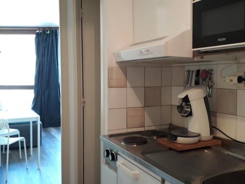 a kitchen with a stove and a counter top at Studio Villard-de-Lans, 1 pièce, 4 personnes - FR-1-689-92 in Villard-de-Lans
