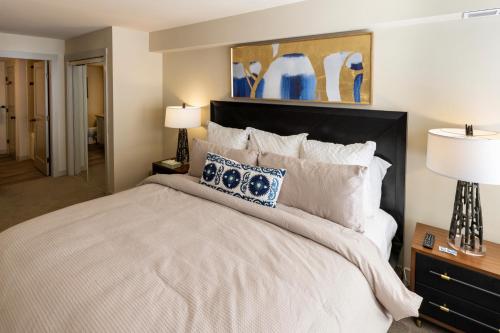 a bedroom with a large bed and two lamps at 2204 - Two Bedroom Deluxe Eagle Springs East condo in Solitude