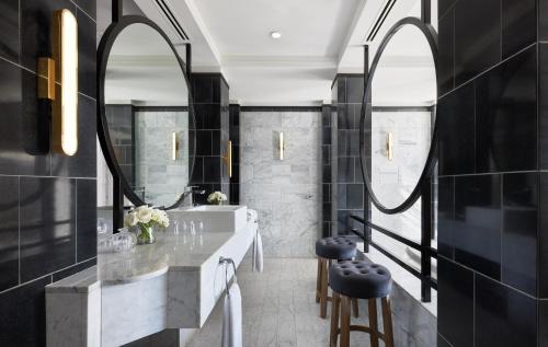 Un baño de Hyatt Hotel Canberra - A Park Hyatt Hotel