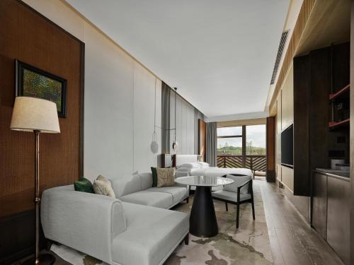 Ein Sitzbereich in der Unterkunft HOMM Huzhou Xisai Shan