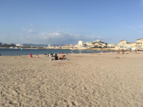 Appartement à 20 mètres de la plage avec balcon