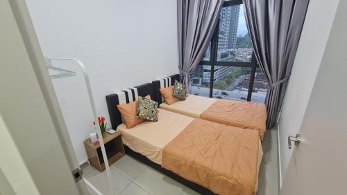 a small bedroom with two beds and a window at Luxury 5STAR 2Room Resort Suite Mid Valley Sunway Kuala Lumpur by Stayz Suites in Kuala Lumpur