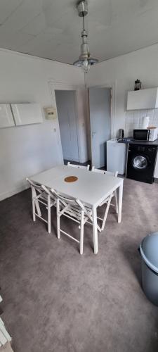 Photo de la galerie de l'établissement Guibert 19 F2 bis 2 chbres 6 personnes max wifi sweet home, à Caudebec-lès-Elbeuf
