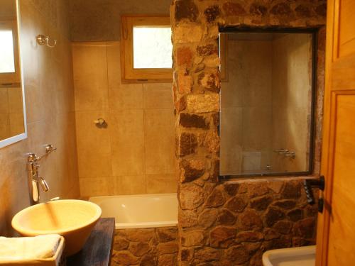 Ένα μπάνιο στο Magenta Complejo Cabañas & Spa